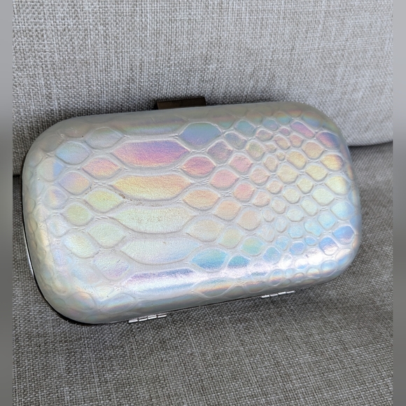 Iridescent Evening Bag/Clutch with chain strap - Picture 3 of 5
